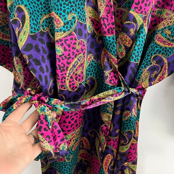 J.O Intimates Leopard Print Paisley Robe Shorter Women Size M/L Vintage Satiny - Picture 6 of 10